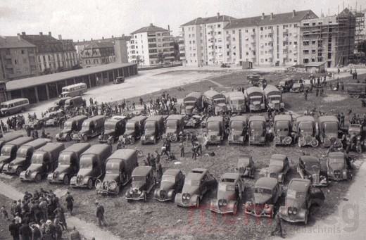Des véhicules de l'armée française à Bienne, en juin 1940